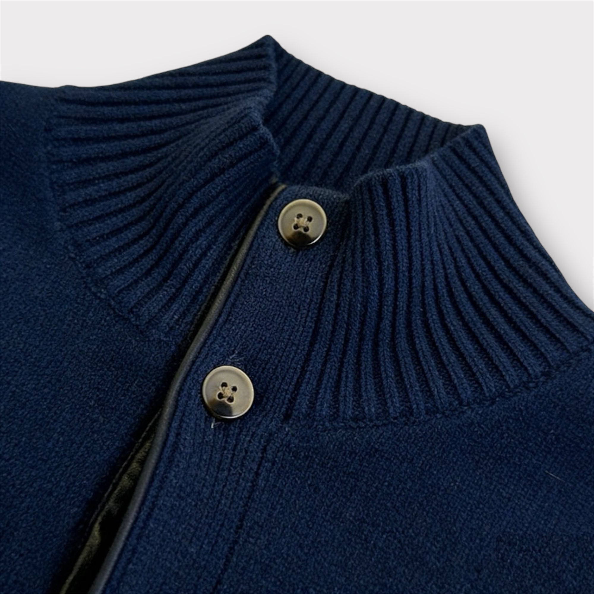 NAVY BUTTON CARDIGAN - Aumille